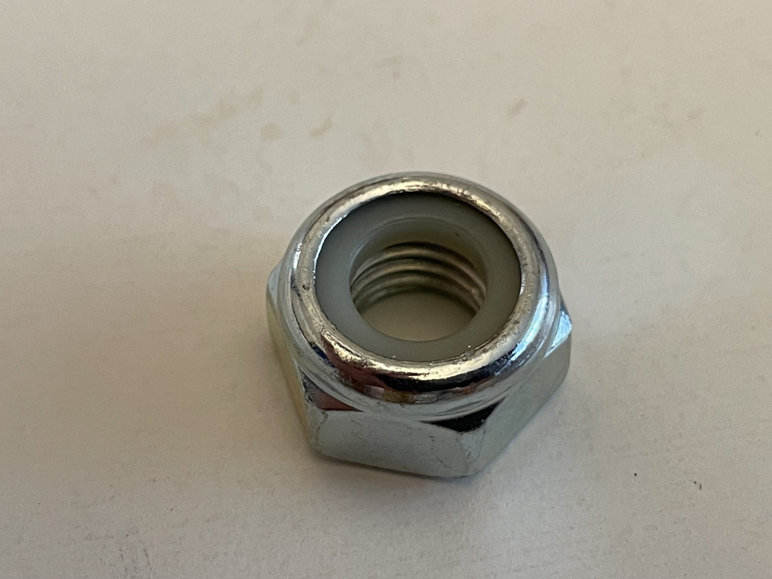 M10 SHALLOW NYLOC 002440NG