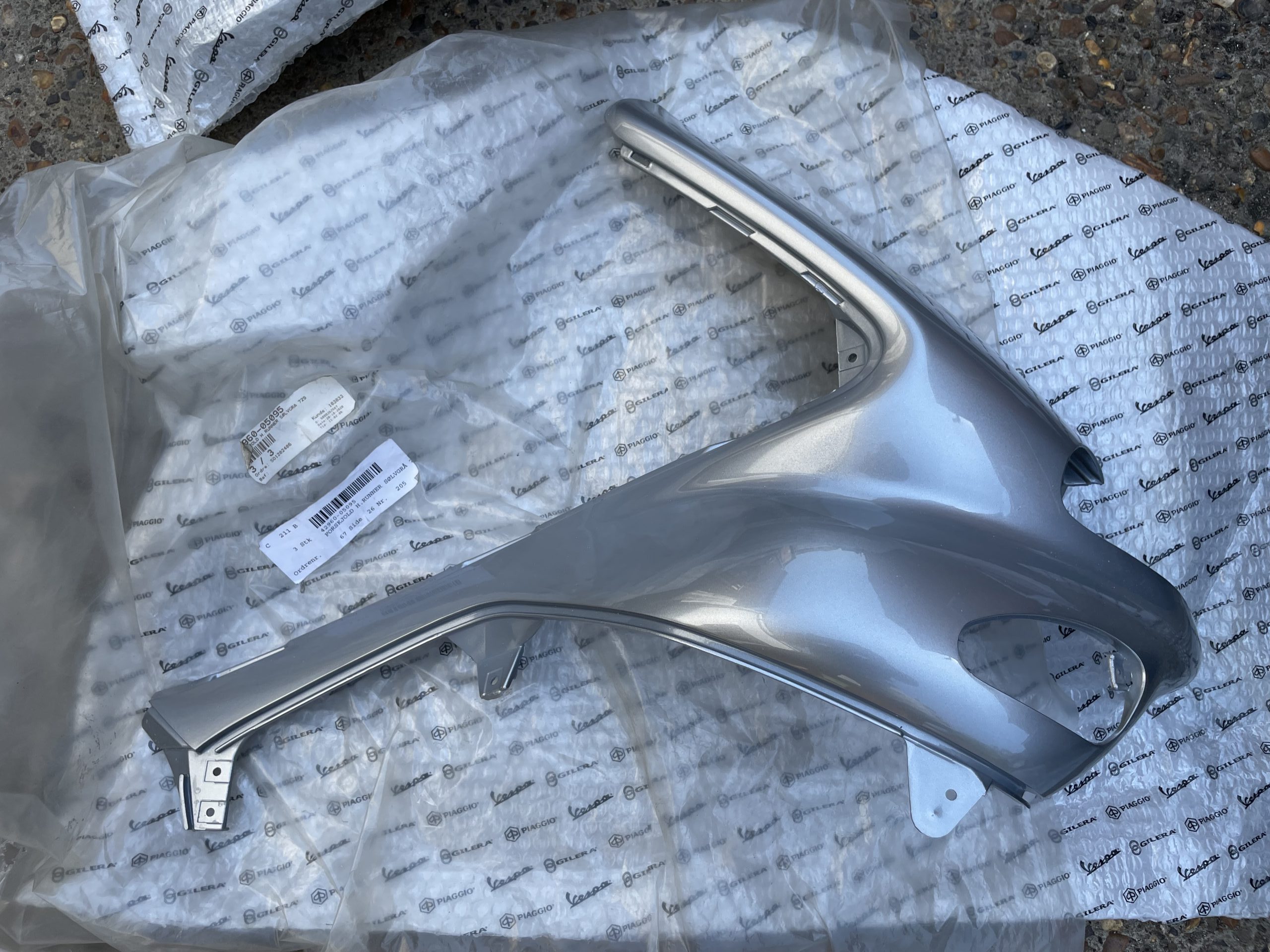 GENUINE RIGHT FRONT FAIRING IN GREY 729 4296005095NG (2)