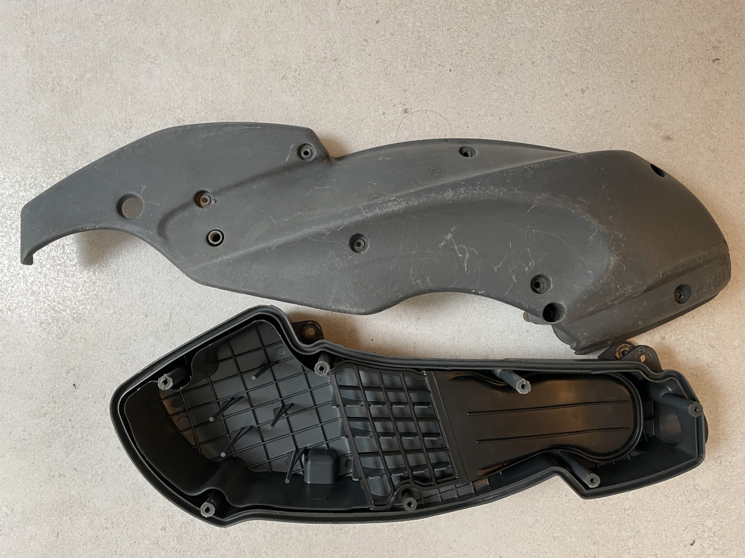 AIR FILTER ASSEMBLY 478519UG-2 (2)