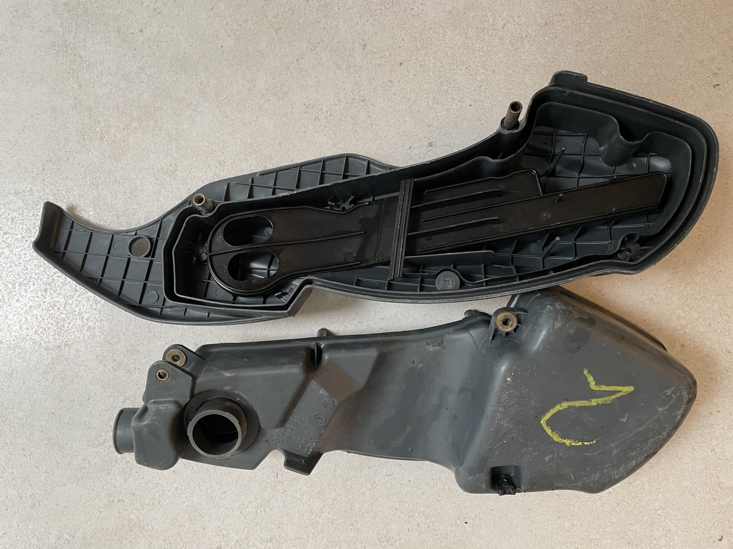 AIR FILTER ASSEMBLY 478519UG-2 (3)