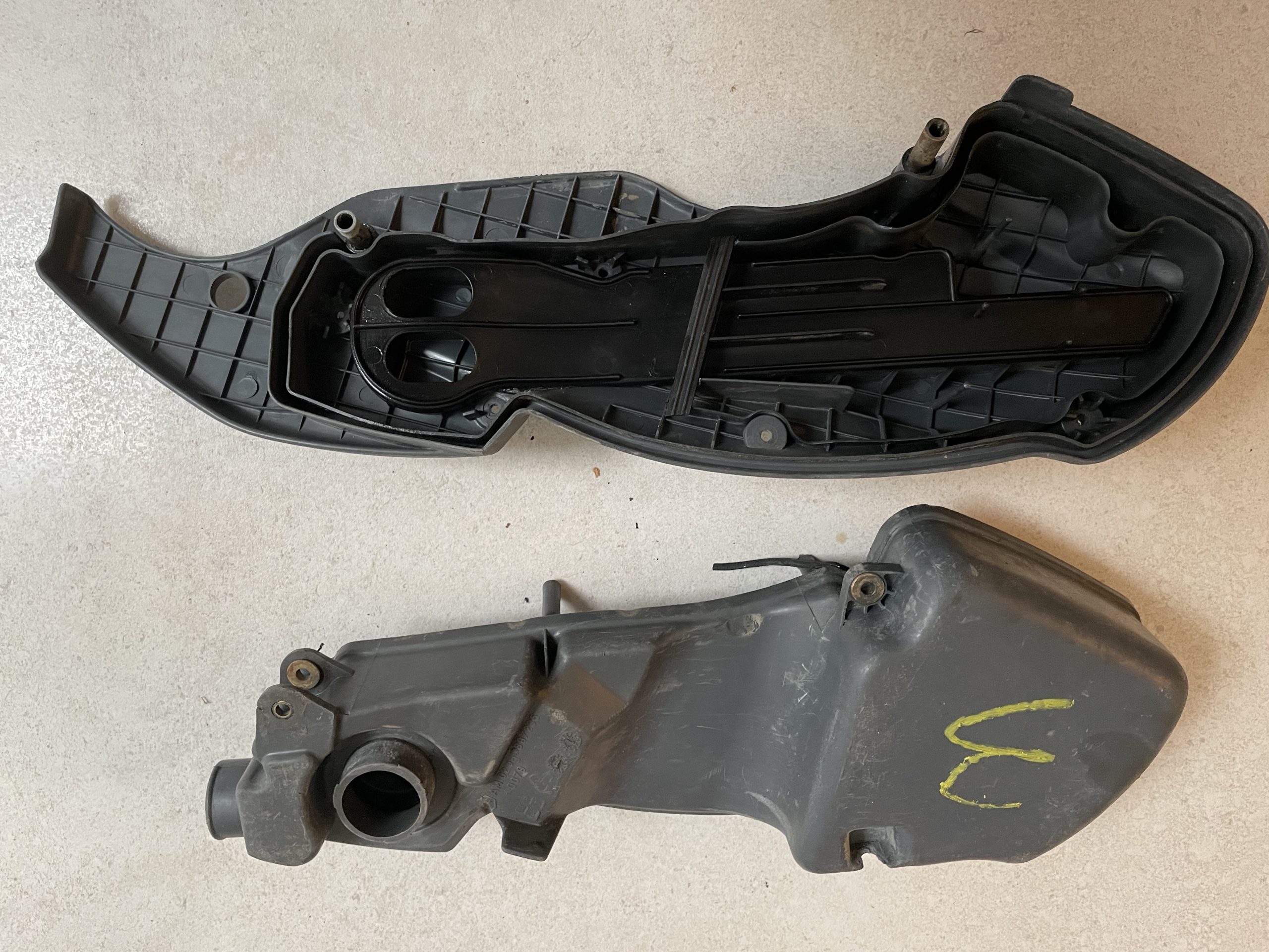 AIR FILTER ASSEMBLY 478519UG-3 (3)