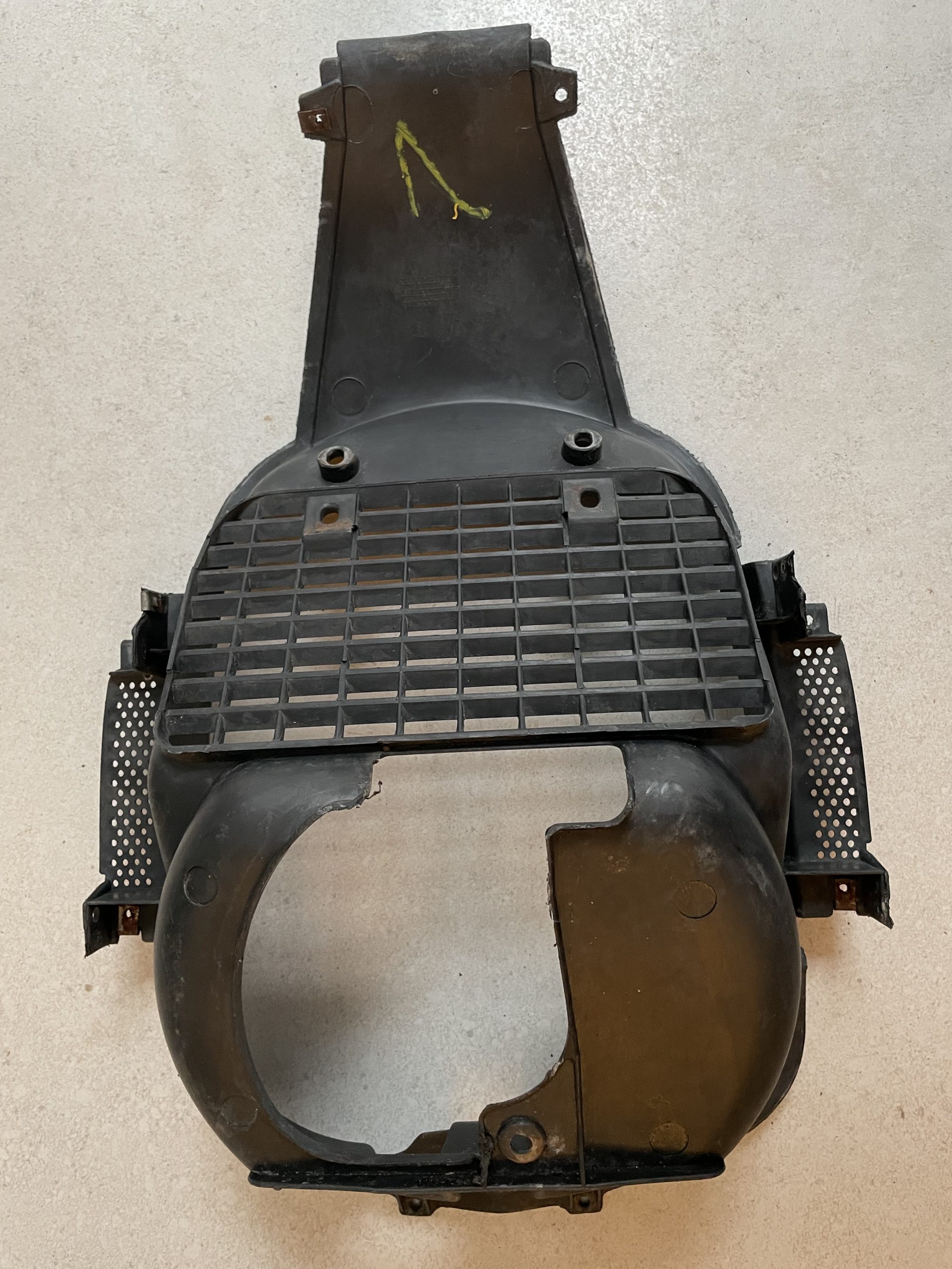 GENUINE LOWER PROTECTIONFORK PANEL 299107000CUG-7 (1)