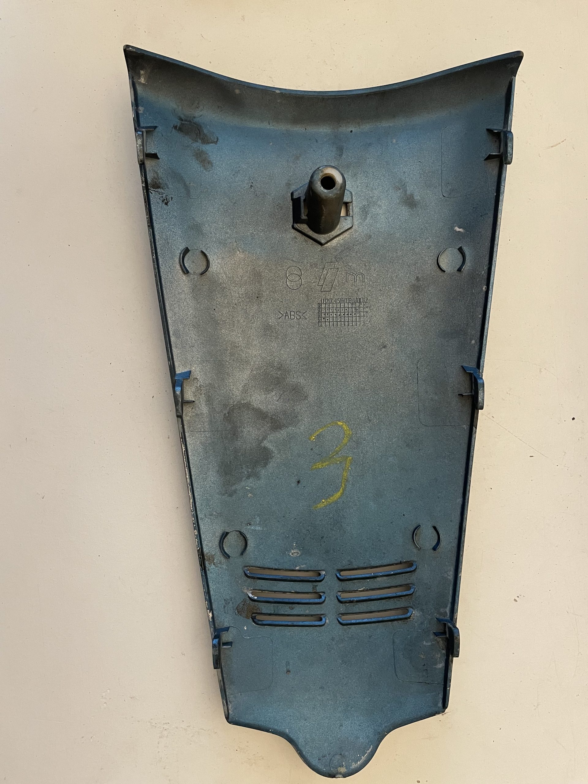 GENUINE USED HORNCOVER 4294005UG-3 (1)