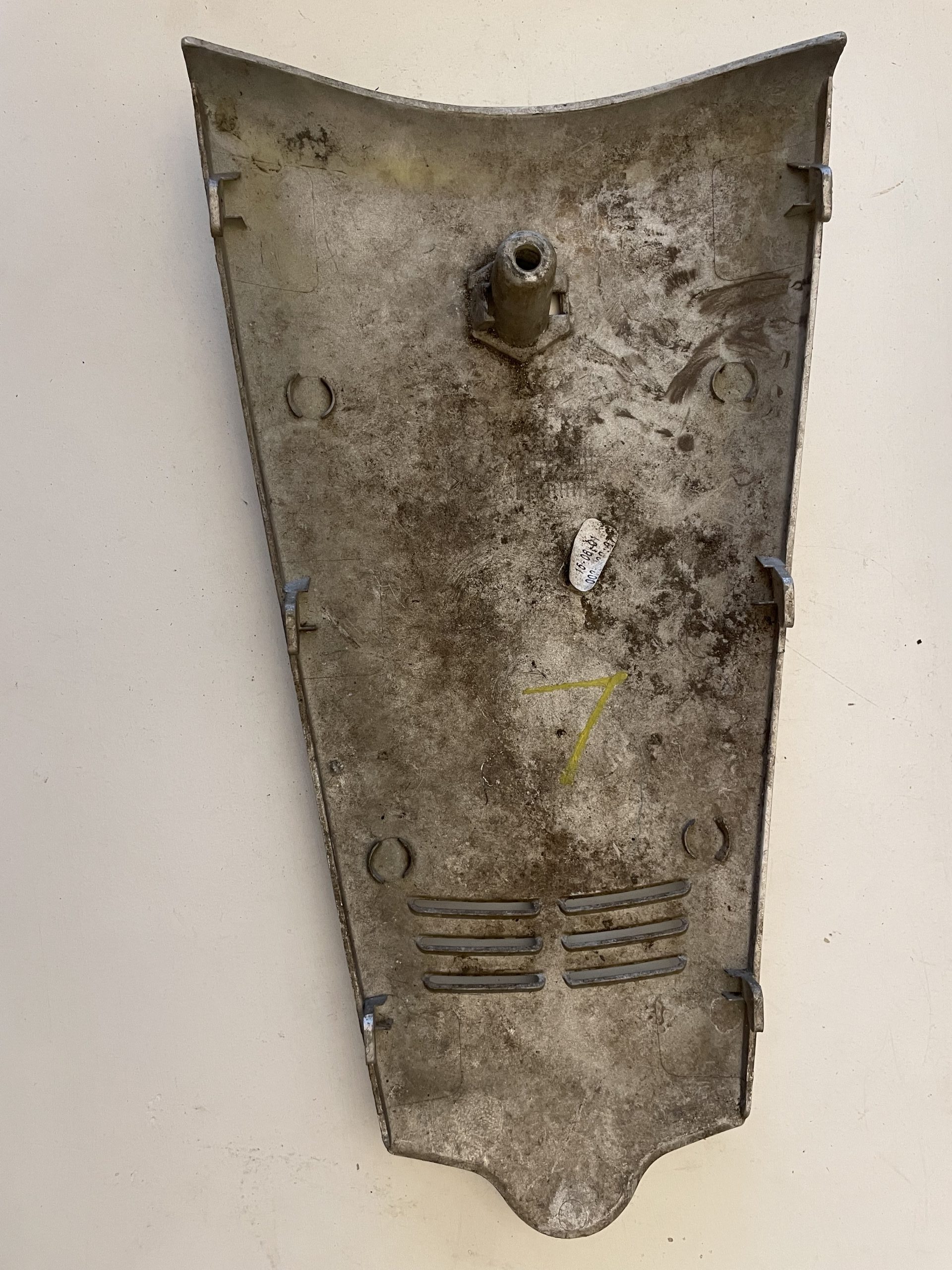 GENUINE USED HORNCOVER 4294005UG-7 (1)