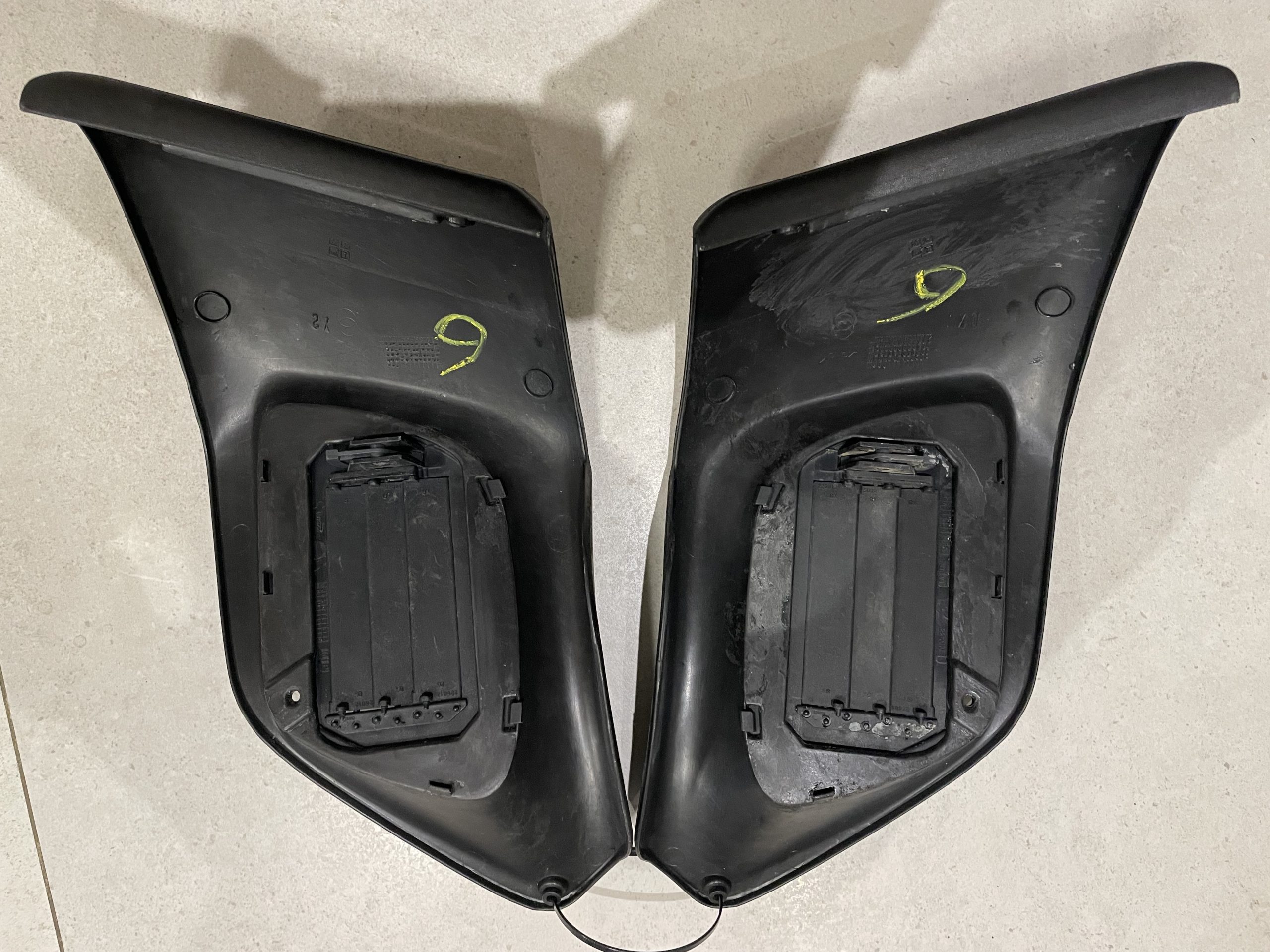 PAIR GENUINE USED VENT PANELS BLACK 298892000PUG6 (1)