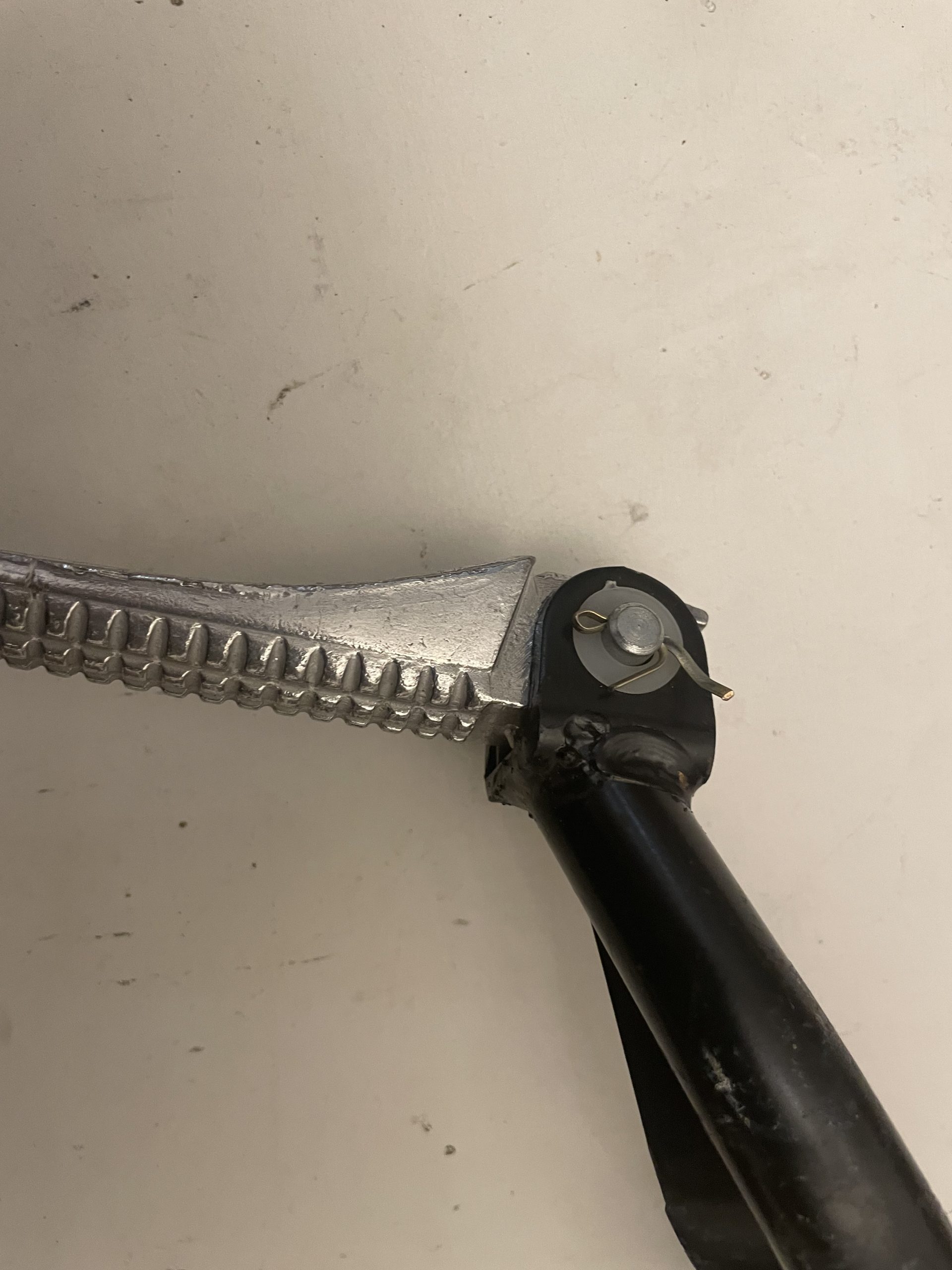 NEW GENUINE TYPHOON 50 RH FOOTREST 295453NG (4)