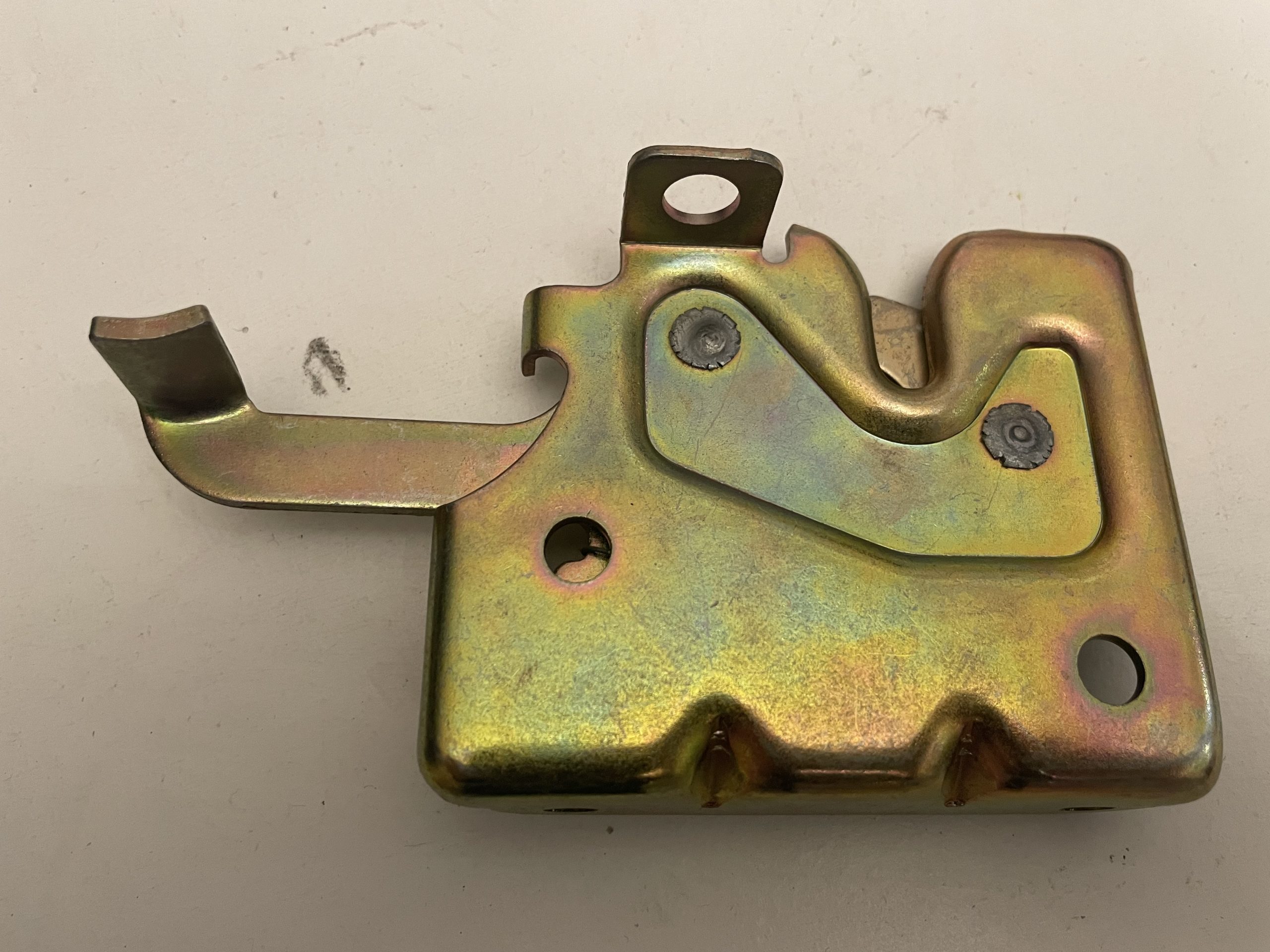 TYPHOON SEAT LOCK CATCH 268300NG (1)