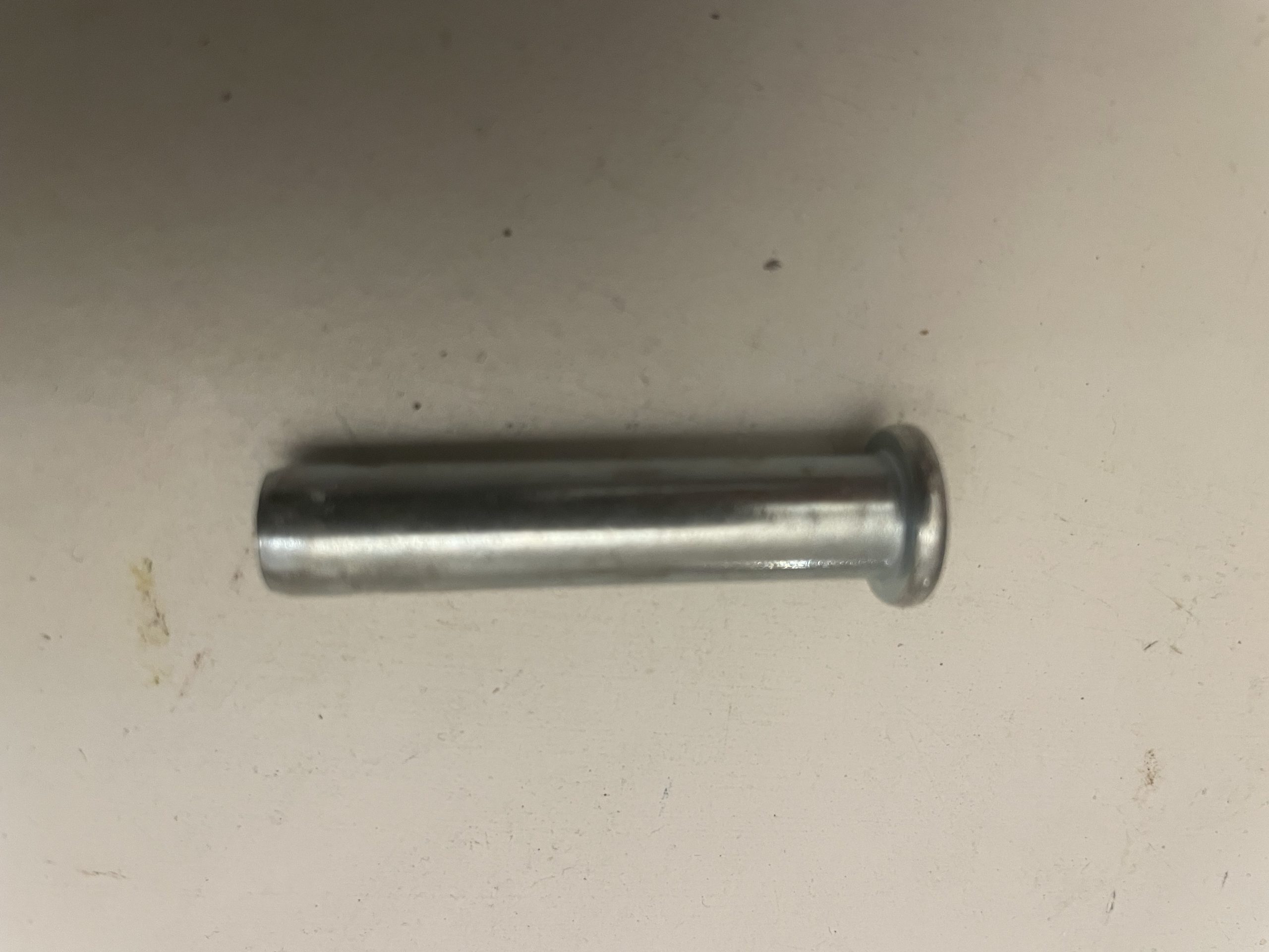 GILERA RUNNER FOOTREST PIN 295593NG (2)